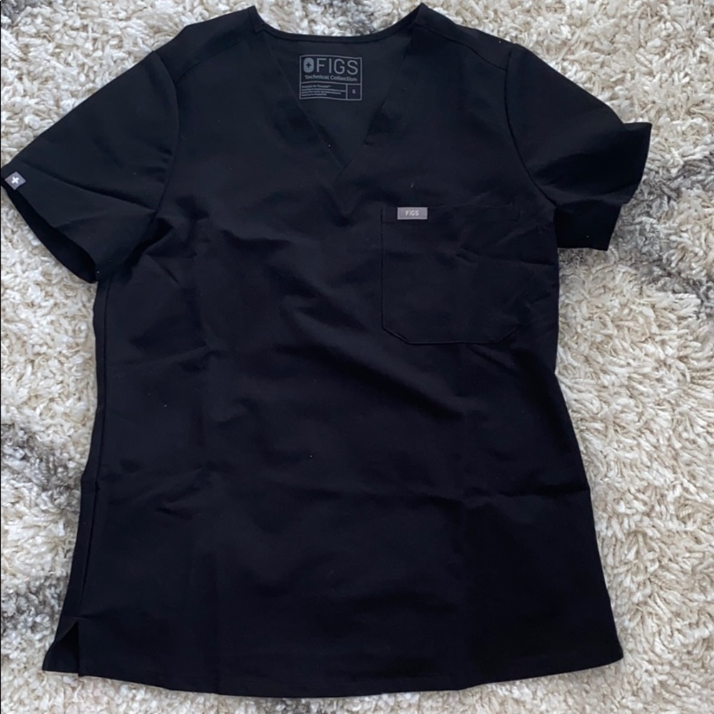 Black figs scrub top